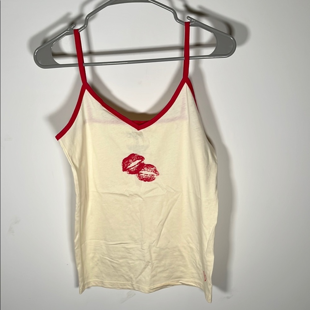 Sabrina Carpenter Cream and Red Fitted Sleeveless Camisole Top